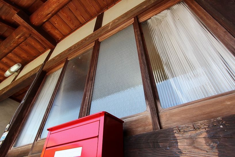 三重県伊賀市比土の平屋古民家の木製窓