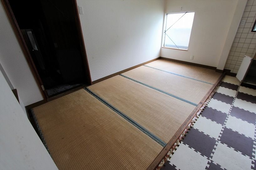 和歌山県御坊市湯川町富安平屋の小上がりの畳