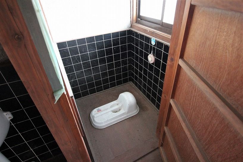 兵庫県美方郡香美町小代区鍛冶屋古民家のトイレ