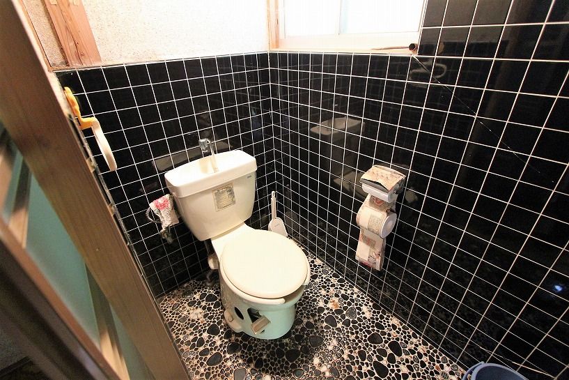 津市美里町明治の古民家のトイレ