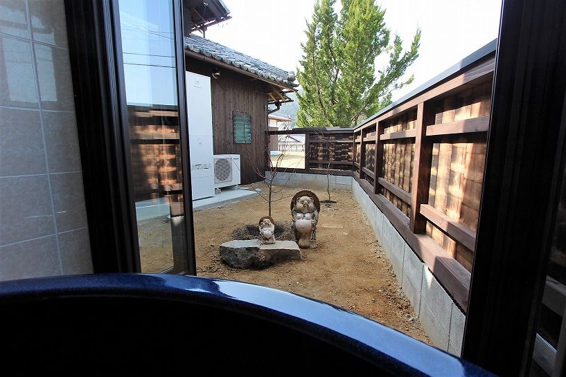 伊賀市諏訪リノベーション済み平屋古民家母屋のお風呂からの眺め