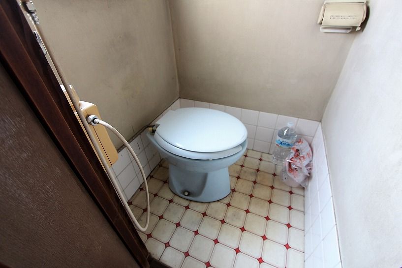 紀の川市貴志川町日本家屋の洋式トイレ