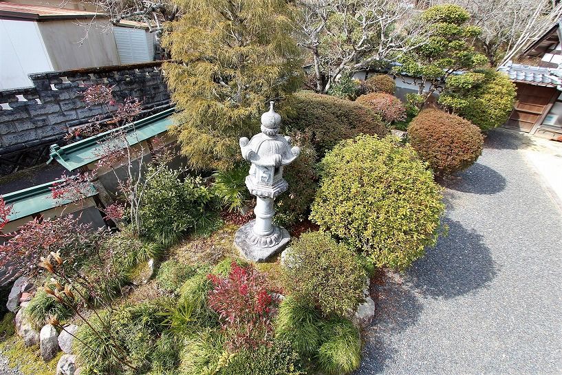 伊賀市法花リノベ済み茅葺トタンの古民家の日本庭園