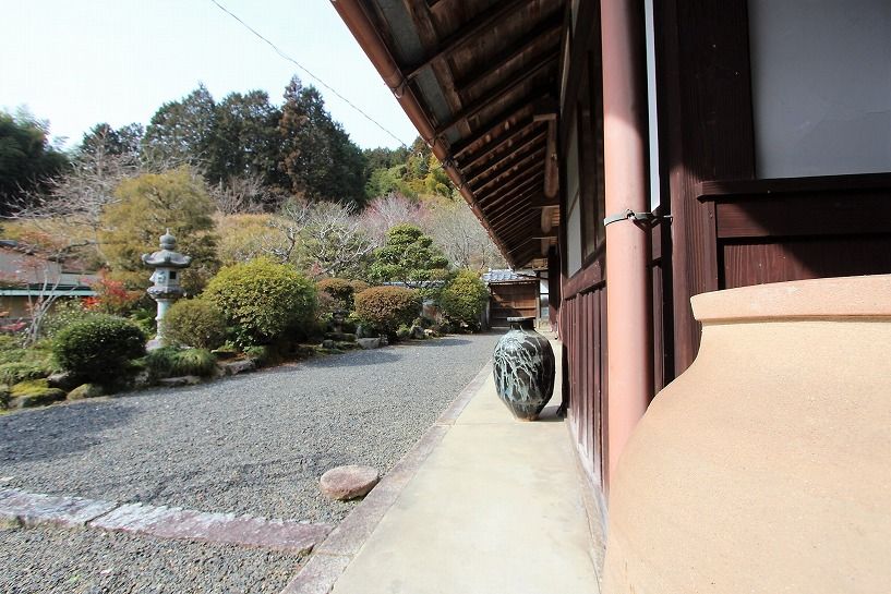 伊賀市法花リノベ済み茅葺トタンの古民家の庭
