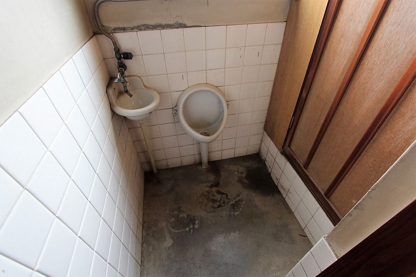 紀の川市貴志川町日本家屋の和式トイレ
